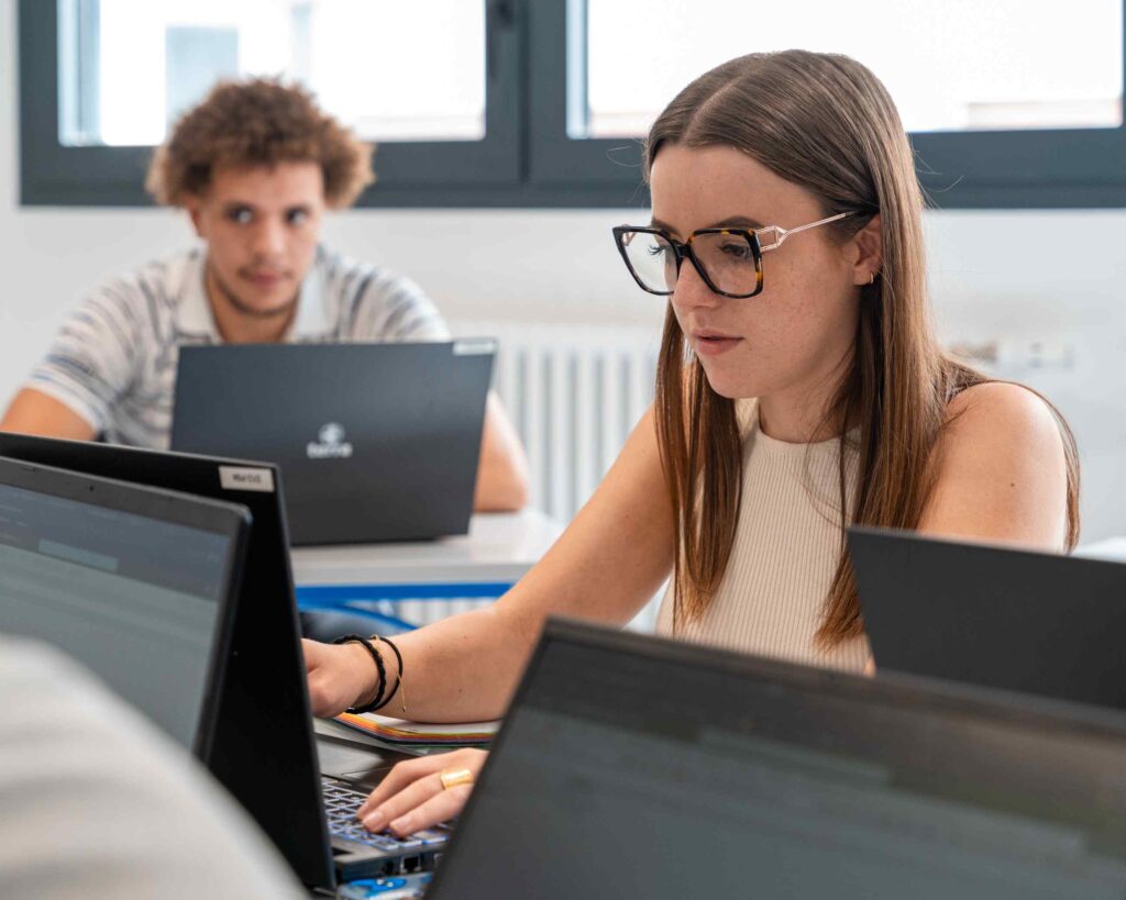 CONSEIL ET COMMERCIALISATION 15